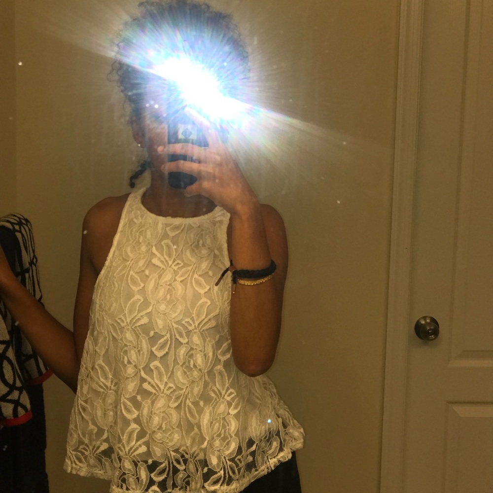 WHITE FLORAL TOP